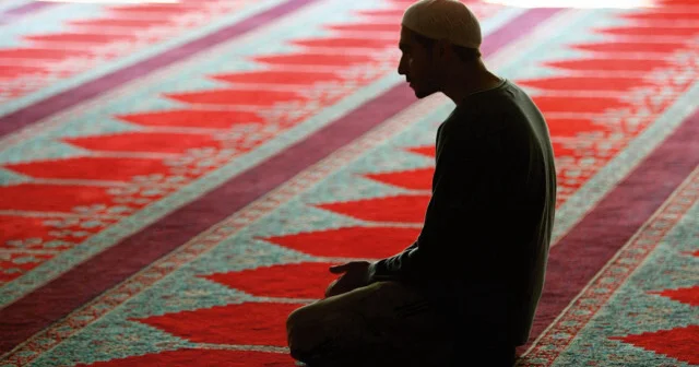 Teşrik Tekbirleri Vacip Mi, Farz Mıdır: Mezheplere Göre Teşrik Tekbiri Okumanın Hükmü Nedir? (Diyanet) Dini Bilgiler