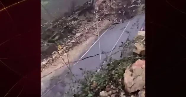 Aşırı yağışlar nedeniyle Tokat ile Ordu yu bağlayan Akkuş yolu çöktü