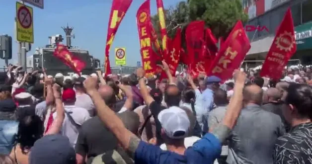 Özgür Özel, Valilik kararını tanımadı: İzmir mitingi öncesinde arbede yaşandı