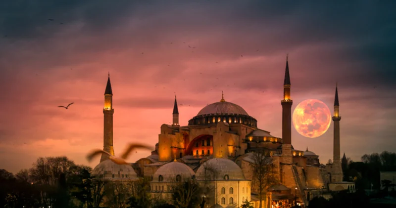 İL İL BAYRAM NAMAZI SAATLERİ 2026: Bayram namazı saat kaçta kılınacak? Ankara, İzmir, Bursa, Antalya, İstanbul Kurban Bayramı namazı vakitleri