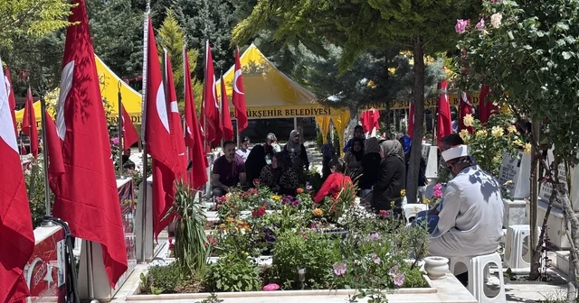 Gaziantep te mezarlıklar ve şehitlikler Arefe günü doldu taştı Gaziantep Haberleri