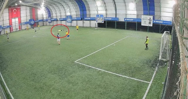 Ölüm halı sahada futbol oynarken yakaladı Hatay Haberleri