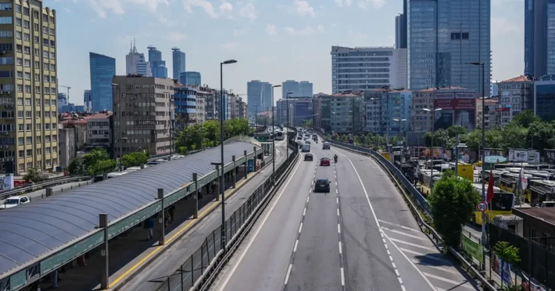 İstanbul trafiğine bayram molası: Yollar bomboş kaldı
