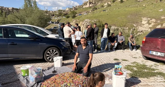 Güzelyurt ta şekerli mezarlık ziyareti geleneği sürüyor Aksaray Haberleri