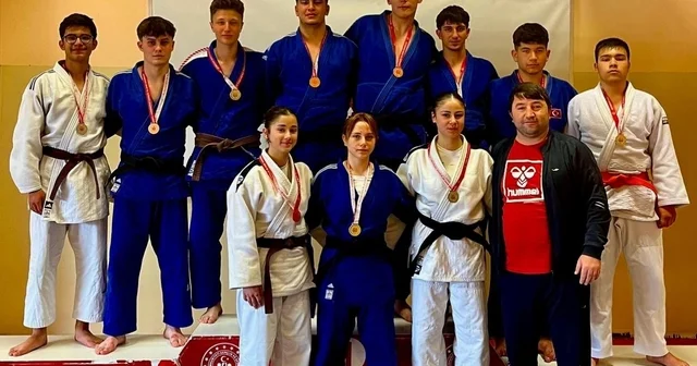 Bilecik te judo turnuvasında madalyalar sahiplerini buldu Bilecik Haberleri