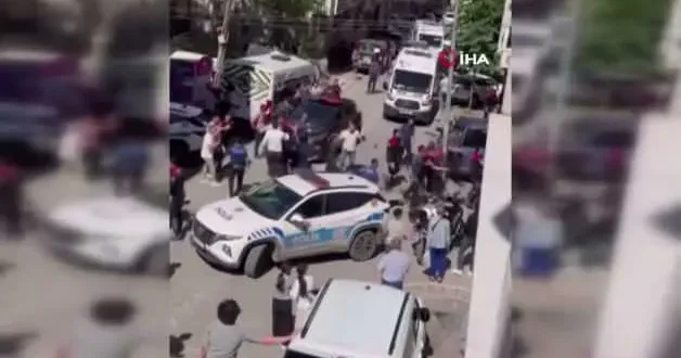 Esenyurt ta komşu kavgasına müdahale eden polise mukavemet