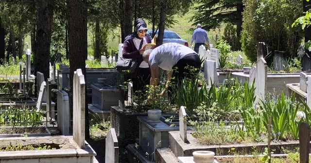 Kurban Bayramı arefesinde mezarlık ziyaretleri Eskişehir Haberleri