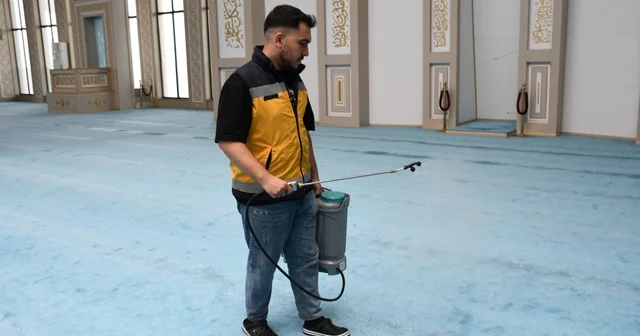 Balıkesir bayrama hazır Balıkesir Büyükşehir Belediye ekipleri, şehrin dört bir yanında yürüttüğü çalışmalar ile şehri bayrama hazırladı Balıkesir Haberleri