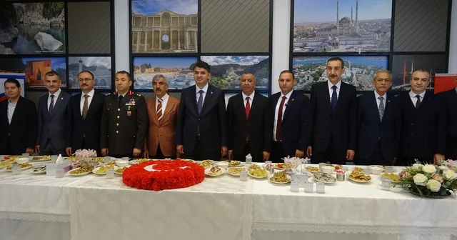 Kilis te bayramlaşma töreni Millet Bahçesi nde gerçekleştirildi Kilis Haberleri