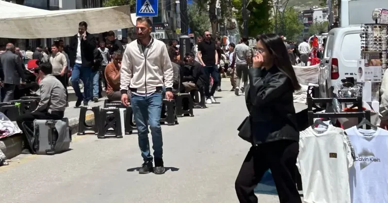 Van’da bayram yoğunluğu: Caddeler doldu taştı