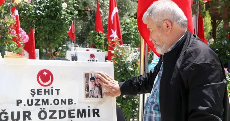 Gaziantep’te şehitlik ve mezarlıklarda ziyaretçi yoğunluğu