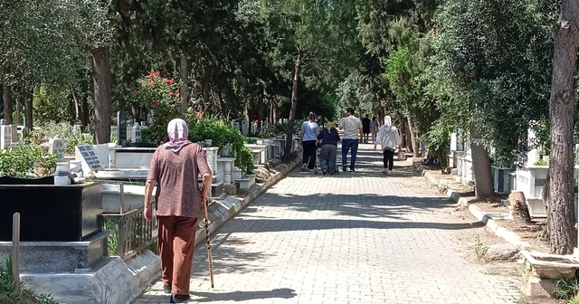 Nazilli de arefe günü mezarlıklara ziyaretçi akını Aydın Haberleri
