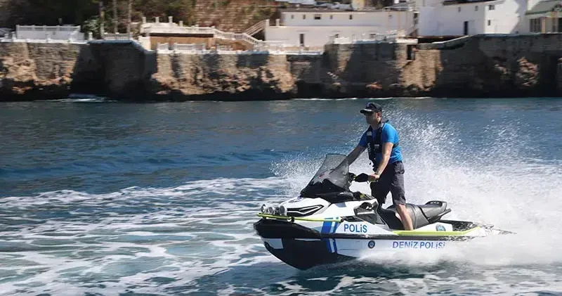 Antalya da deniz polisi 24 saat görev başında