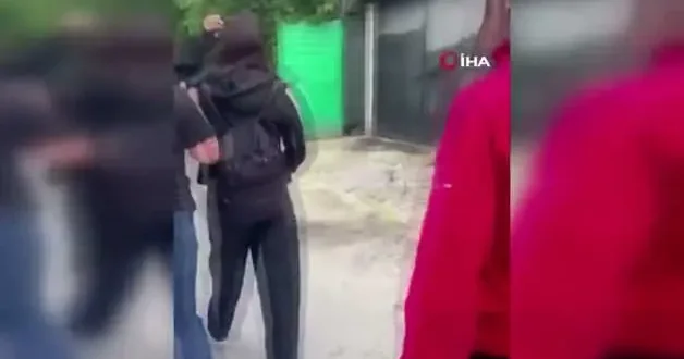 Arnavutköy deki akran zorbalığı pes dedirtti! Saçından tuttukları kızı tekme tokat darp ettiler