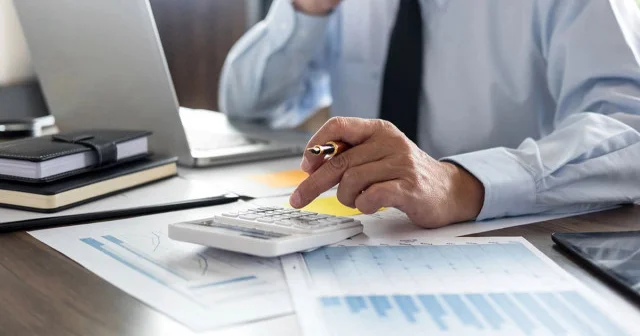 Bankalar, noterler, avmler, sağlık ocakları, hastaneler, kargolar açık mı olacak? Resmi kurumlar ne zaman açılacak? İşte arefe günü ve bayramda açık olan ve kapalı yerler kurumlar... Son Dakika Haberleri