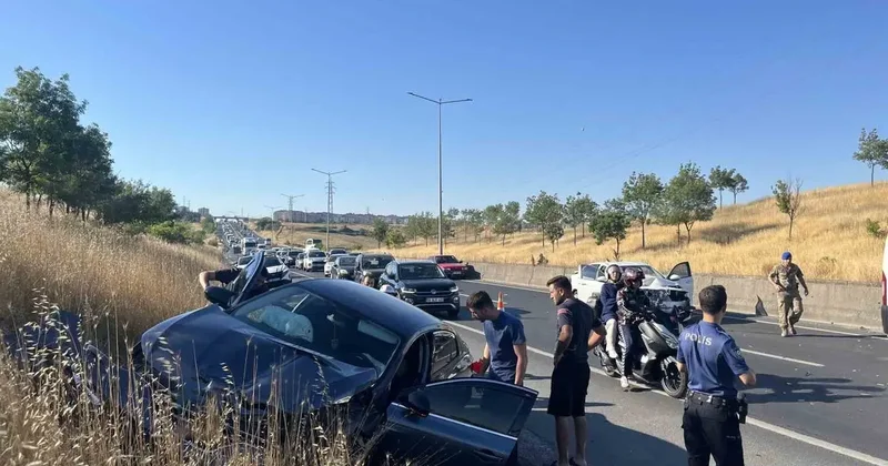 İki ayrı yerde 8 araçlı zincirleme kaza: 3 yaralı