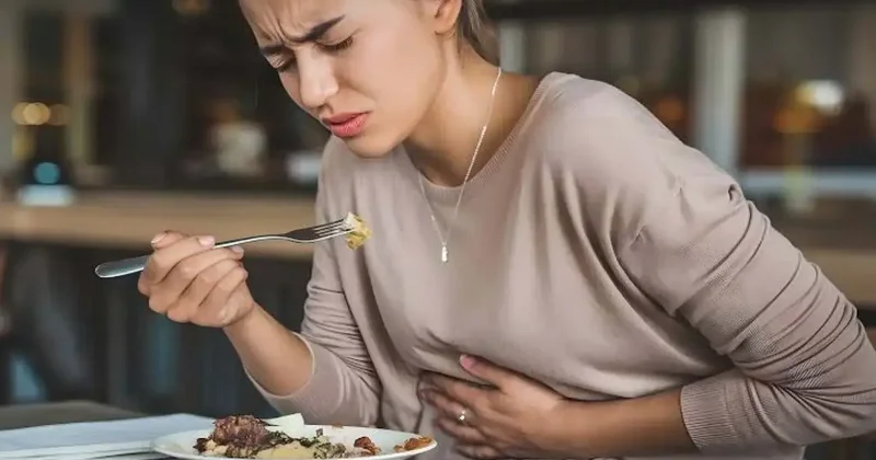 Açıkta bırakılan yiyecekler ölüm saçıyor! Sıcak havalarda gıda zehirlenmesi vakaları arttı