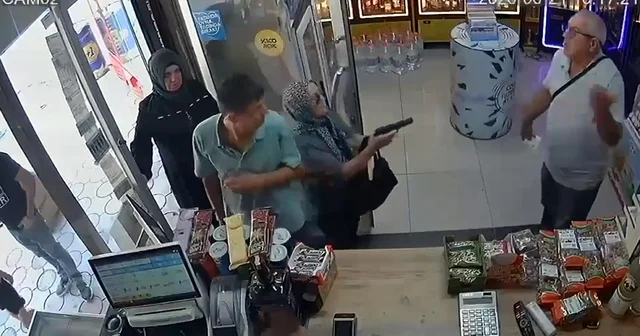 Boşanma aşamasındaki kocasını vurmak istediği tabanca tutukluluk yaptı; o anlar kamerada Tekirdağ Haberleri Habertürk Yerel Haberler