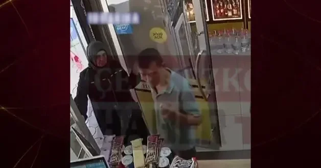 Eşini öldürmek isterken silahı tutukluk yaptı!