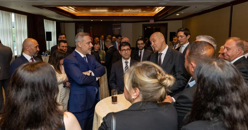 Dışişleri Bakanı Fidan, Kanada da Türk iş insanlarıyla görüştü
