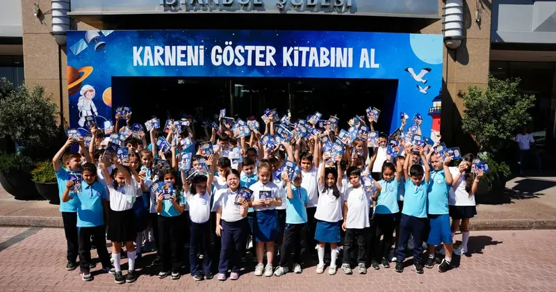 İş Bankası şubeleri karnelerini alan çocukları bekliyor