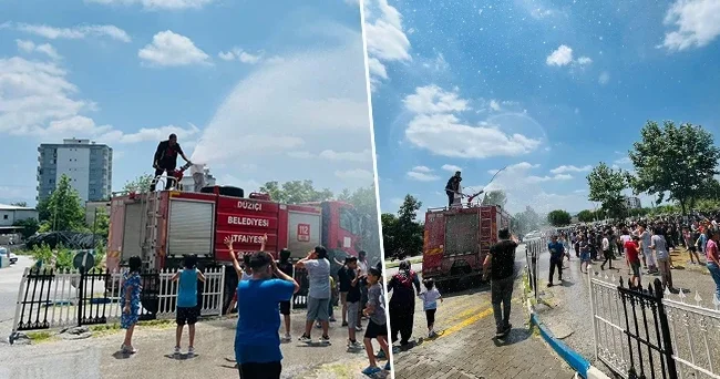 Sıcaktan bunalan gençlere sürpriz: İtfaiye aracından su püskürttüler