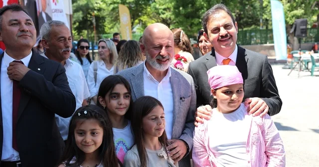 Başkan Çolakbayrakdar, karne sevinci yaşayan öğrencileri tebrik etti Kayseri Haberleri Habertürk Yerel Haberler