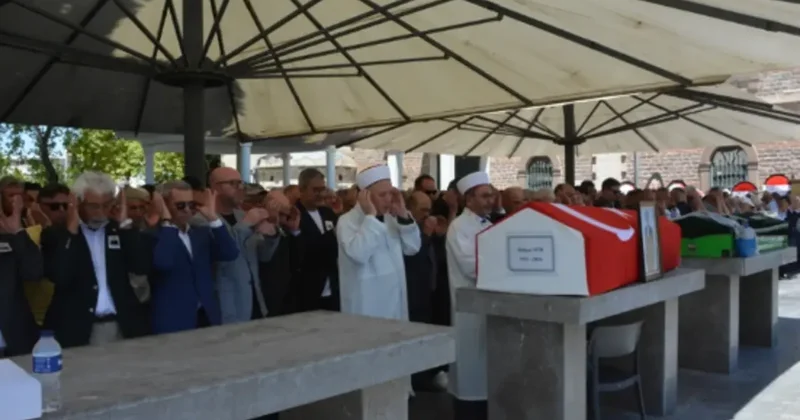 Cenazeye damga vuran görüntü! Tek parti, iki genel başkan...