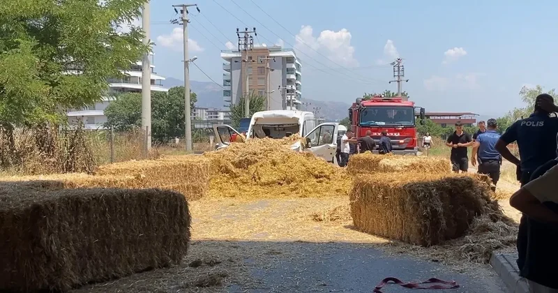 Aydın da otoyolda kaza: TIR daki saman balyaları, minibüsün üzerine düştü
