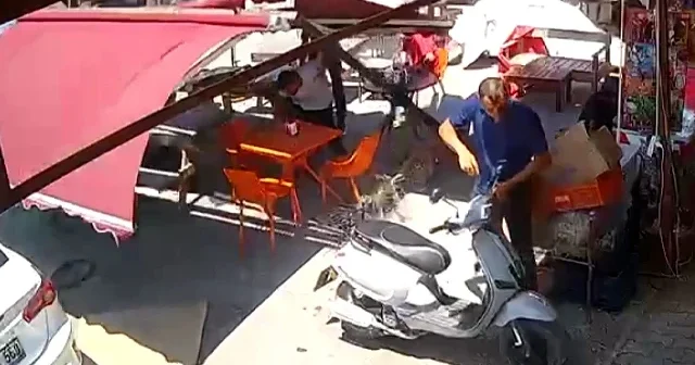 Antalya da hortum paniği kamerada: Tente müşterilerin üzerine çöktü VİDEO İZLE