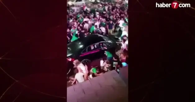 Dünya kupası kutlamasında dehşet anları! Aracıyla 17 kişiyi ezdi