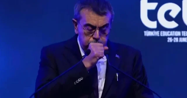 Bakan Tekin in suyu oturarak içtiği anlar takdir gördü VİDEO İZLE