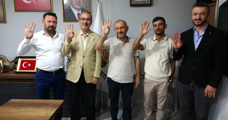 CHP deki ayrılık rüzgarı Anahtar Partiyi de vurdu: Üç isim AK Parti ye katıldı Politika Haberleri