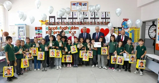 Vali Makas, İrfan Öztürk İlkokulu nda karne sevincine ortak oldu Düzce Haberleri Habertürk Yerel Haberler