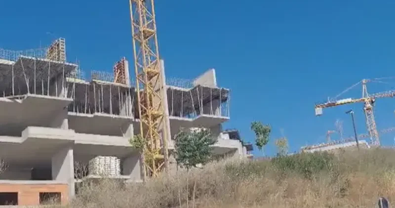 Pendik te inşaatın 4 üncü katından düşen işçi ağır yaralandı