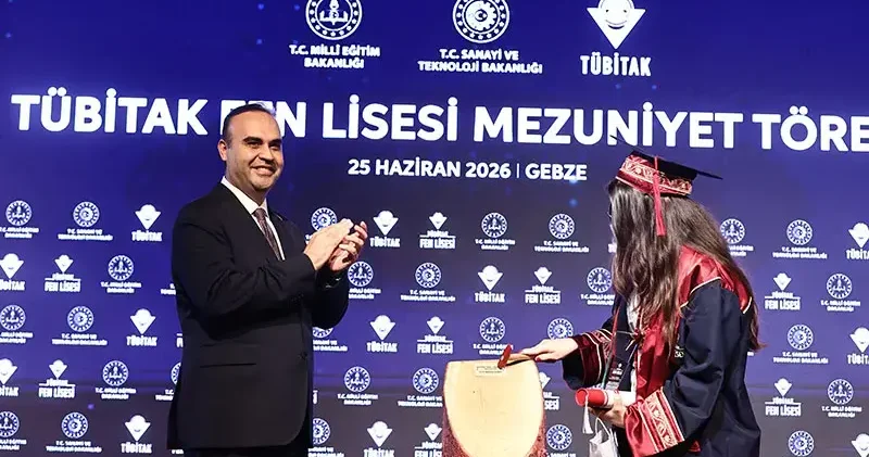 Bakan Kacır, eğitimlerini başarıyla tamamlayan öğrencilere diplomalarını verdi