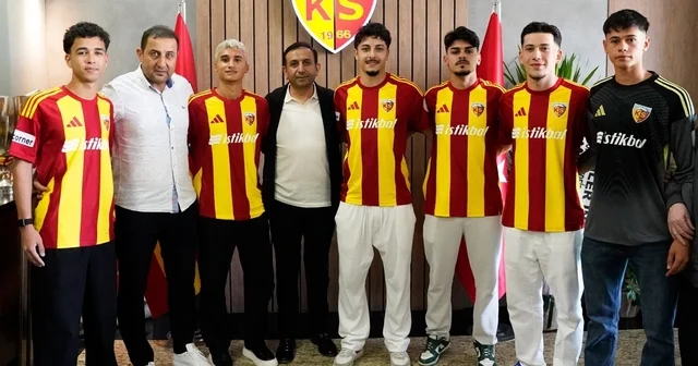 Kayserispor dan altyapı hamlesi 6 oyuncu ile profesyonel sözleşme imzalandı Kayseri Haberleri Habertürk Yerel Haberler
