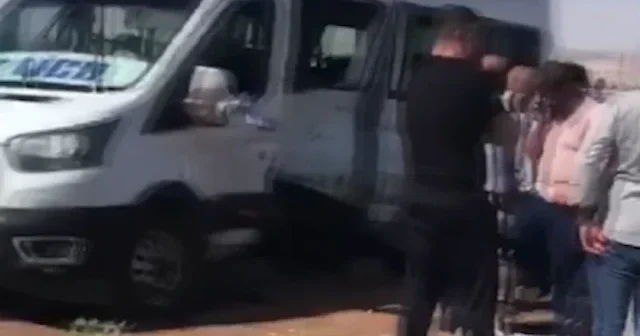Para nakil aracı ile minibüs çarpıştı: 15 kişi hastanelik oldu VİDEO İZLE