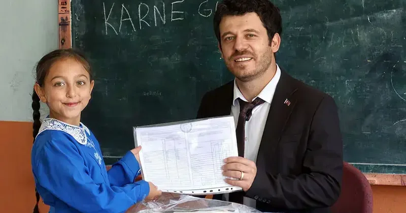 Okulun tek öğrencisi İlayda’nın karne sevinci