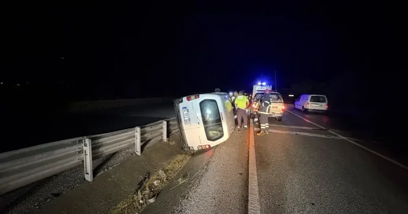 D100’de hafif ticari araç devrildi, sürücü kayıplara karıştı