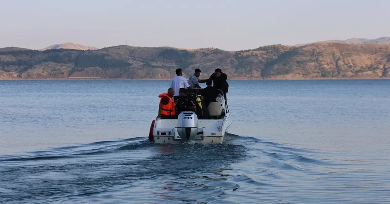 Yüzmek için göle giren çocuk kayboldu