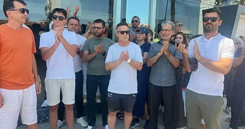 Konut mağdurlarından firma önünde eylem