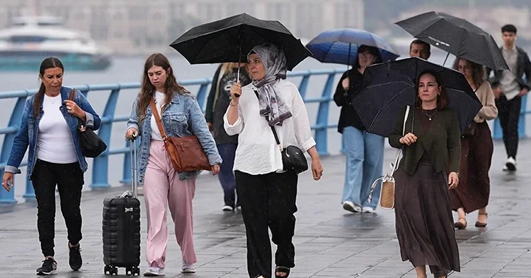 Meteoroloji’den pazar günü için sağanak yağış uyarısı: Sıcaklıklar mevsim normallerinin altında kalacak