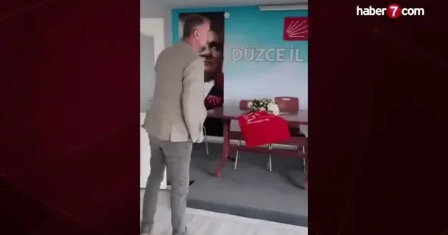 CHP Düzce İl Başkanı Kenan Akın, kilitli parti binasının kapısını kırarak içeri girdi!
