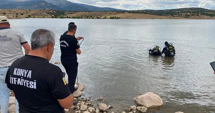 Düşen oltasını almak için girdiği gölette boğuldu
