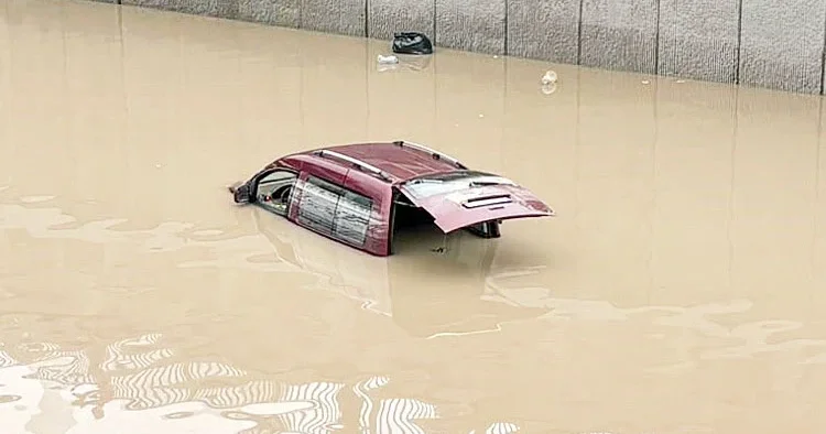 Sağanak hayatı felç etti