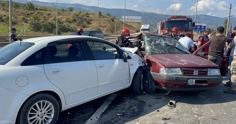 Sakarya da iki otomobilin çarpıştığı kazada çok sayıda yaralı var