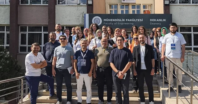 Atatürk Üniversitesinden yapay zekâ destekli bilimsel araştırmalarda öncü adım: Sistematik derleme çalıştayı büyük ilgi gördü Araştırma süreçlerinde yeni dönem: Yapay zekâ ile kanıt sentezine güçlü katkı Erzurum Haberleri Habertürk Yerel Haberler