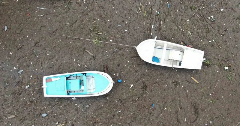 Cide de Sel Balıkçı Barınağını Kapladı