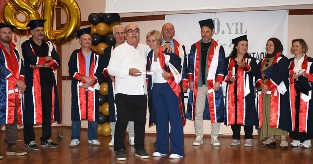 40 yıl sonra aynı sırada aynı heyecanla buluştular Zonguldak Haberleri Habertürk Yerel Haberler